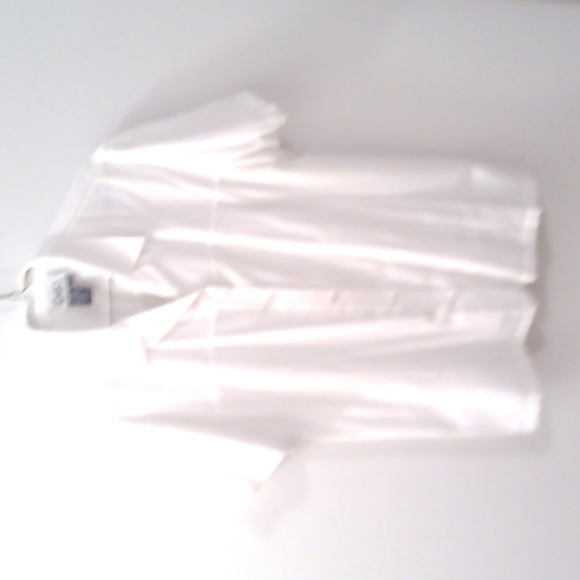 2 women's short sleeves blouses - Picture 1 of 4